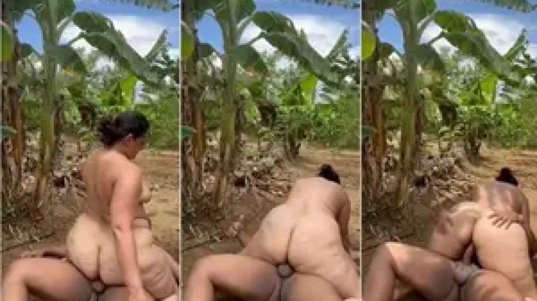 ⁣ngewe bareng tante di kebun pisang